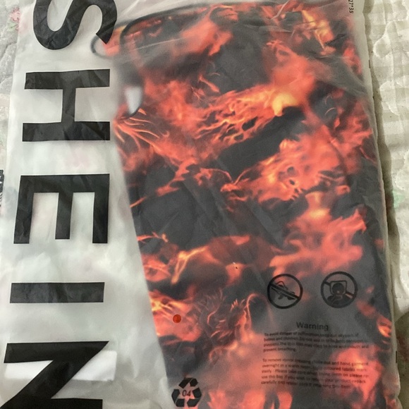 Red and black short romper shein xs women - Picture 3 of 4